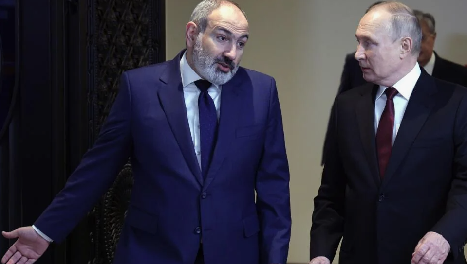 Угрозы из Москвы повторить украинский сценарий: Путин призвал Армению к референдуму по вопросу евроинтеграции Угрозы из Москвы повторить украинский сценарий: Путин призвал Армению к референдуму по вопросу евроинтеграции