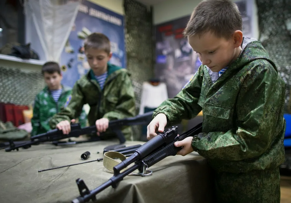 Цена милитаризации: на военную подготовку школьников в РФ потратили более 50 млрд рублей Цена милитаризации: на военную подготовку школьников в РФ потратили более 50 млрд рублей
