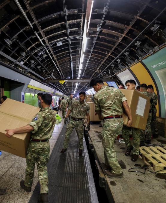 Британская армия провела масштабные подземные учения в лондонском метро, симулируя нападение России на страны Балтии Британская армия провела масштабные подземные учения в лондонском метро, симулируя нападение России на страны Балтии